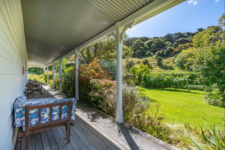 Photo of property in 5849 Christchurch Akaroa Road, Duvauchelle, Akaroa, 7582