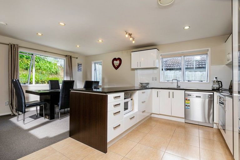 Photo of property in 39 Northbrook Close, Greenhithe, Auckland, 0632
