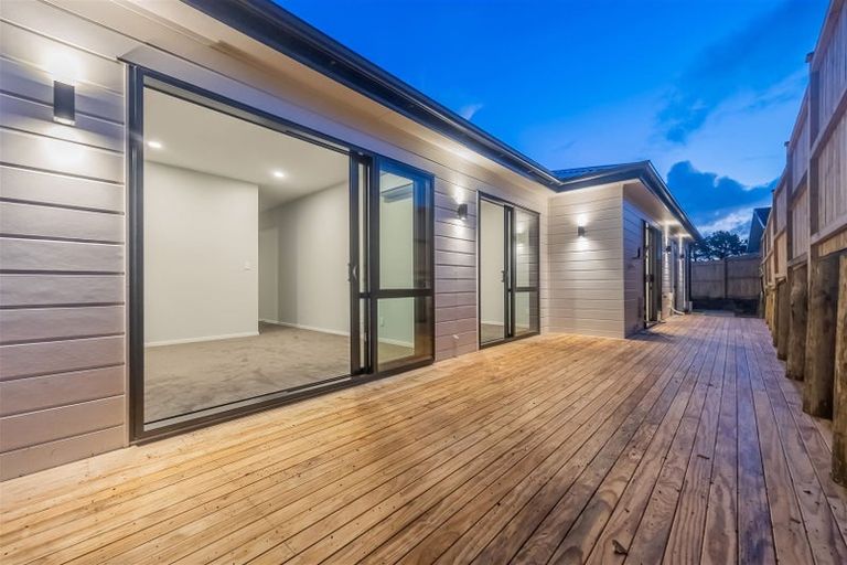 Photo of property in 20 Lewis Younie Road, Kumeu, 0810