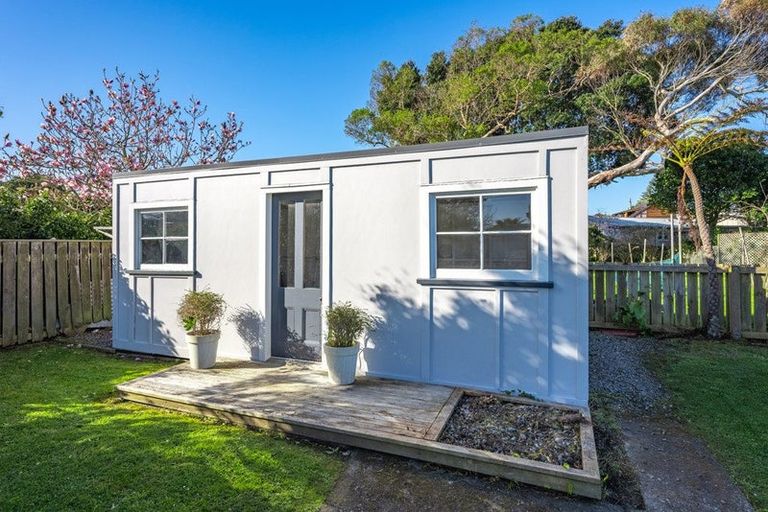 Photo of property in 37 Waimea Road, Waikanae Beach, Waikanae, 5036