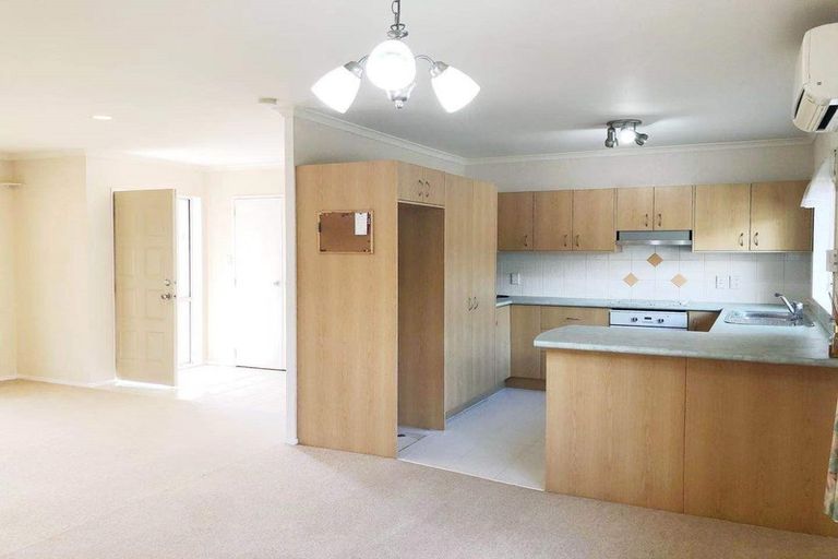 Photo of property in 43 Carisbrook Crescent, Papakura, 2110