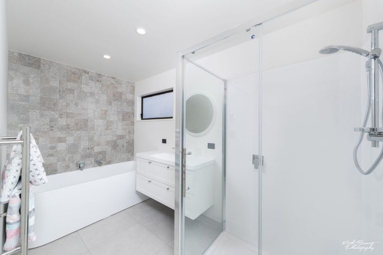 Photo of property in 50 Viewmont Drive, Harbour View, Lower Hutt, 5010