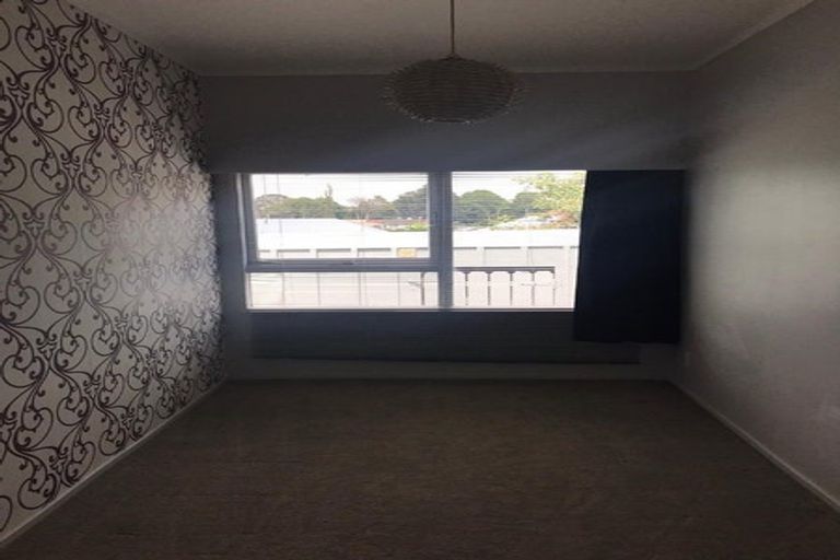 Photo of property in 12a Waiari Road, Conifer Grove, Takanini, 2112