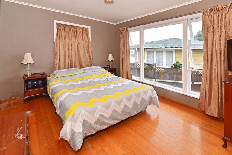 Photo of property in 5 Coles Place, Manurewa, Auckland, 2102