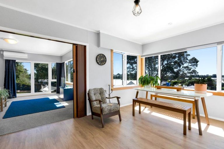 Photo of property in 52 Queens Road, Glen Avon, New Plymouth, 4312