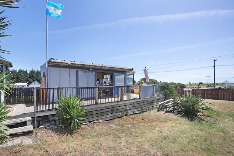 Photo of property in 75 Punga Street, Tangimoana, 4822