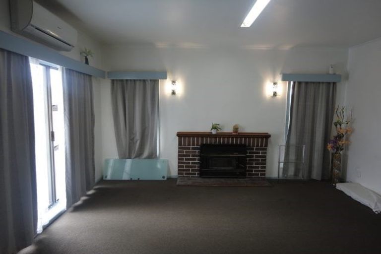 Photo of property in 1/165 Titirangi Road, New Lynn, Auckland, 0600