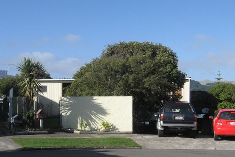 Photo of property in 11 Brian Place, Titahi Bay, Porirua, 5022