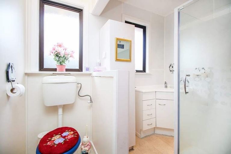 Photo of property in 25 Cutler Street, New Lynn, Auckland, 0600