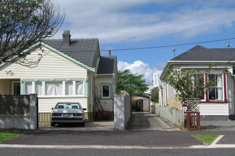 Photo of property in 2/118 Victoria Road, Devonport, Auckland, 0624