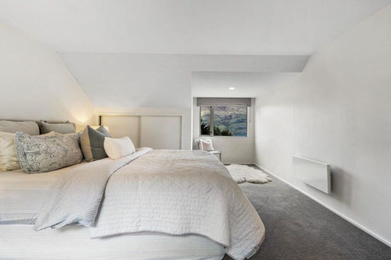 Photo of property in 1 Arawata Terrace, Fernhill, Queenstown, 9300