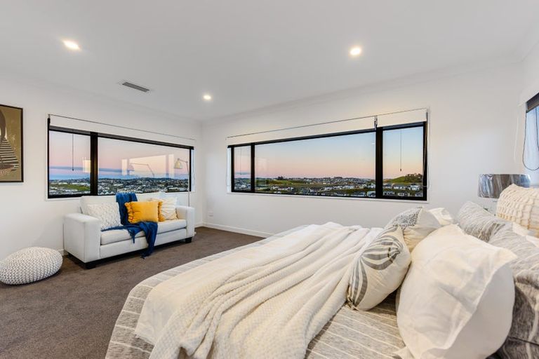 Photo of property in 39 Davey Crescent, Orewa, 0931