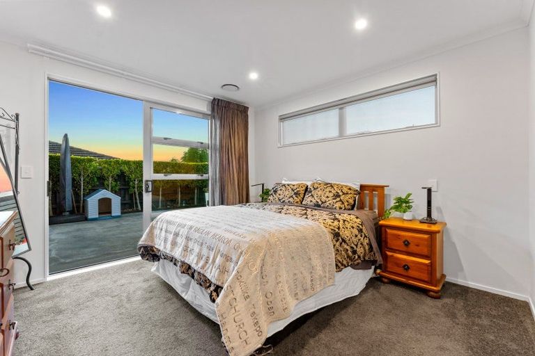 Photo of property in 15 Taikura Avenue, Red Beach, 0932