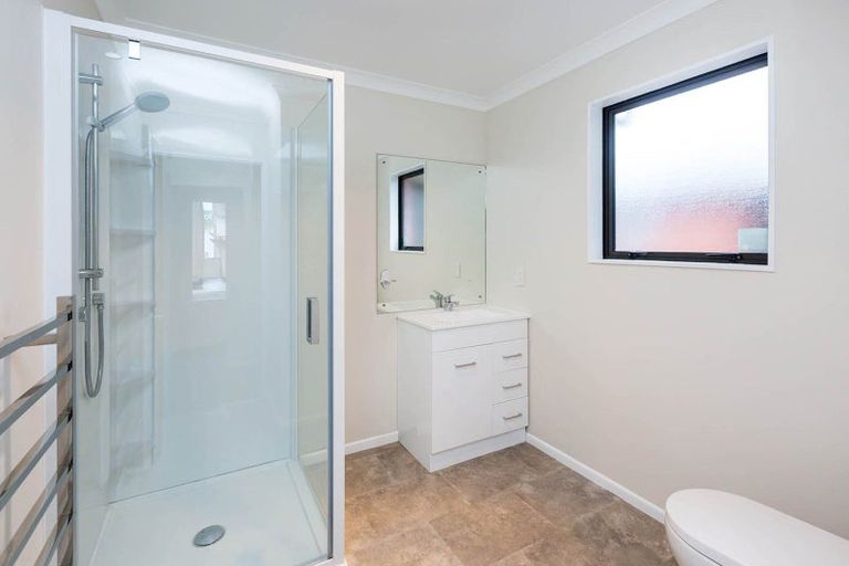 Photo of property in 6c Savage Crescent, Upper Hutt Central, Upper Hutt, 5018