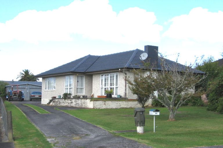 Photo of property in 35 Kervil Avenue, Te Atatu Peninsula, Auckland, 0610
