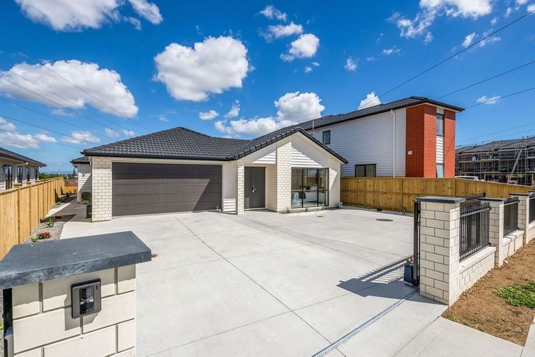 Photo of property in 42a Donegal Park Drive, Flat Bush, Auckland, 2019