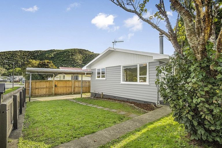 Photo of property in 59 Parenga Street, Wainuiomata, Lower Hutt, 5014