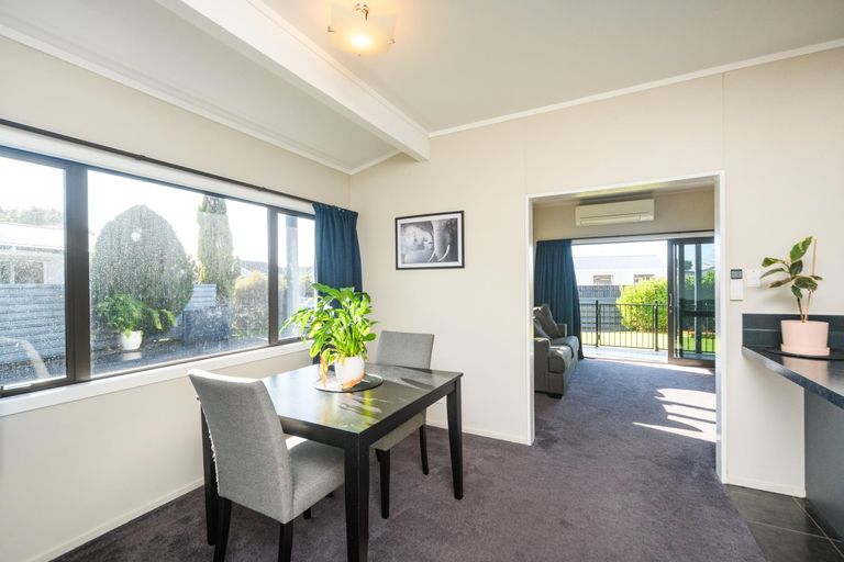 Photo of property in 6 Willowstream Grove, Cloverlea, Palmerston North, 4412