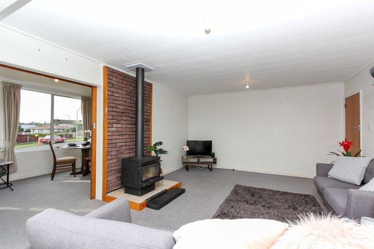 Photo of property in 19 Leon Place, Waitara, 4320