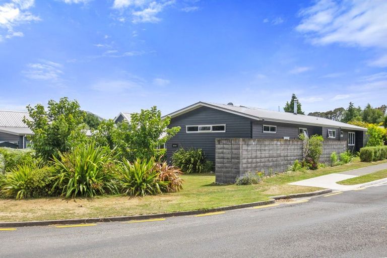 Photo of property in 1 Seagers Close, Kinloch, Taupo, 3377
