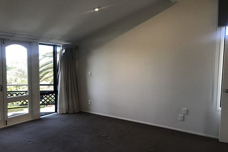 Photo of property in 1/19 Beach Road, Castor Bay, Auckland, 0620