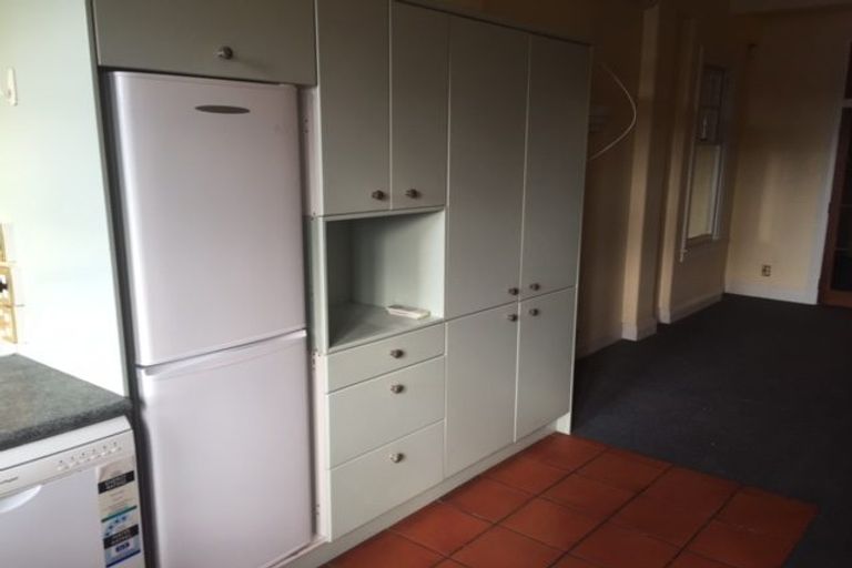 Photo of property in Chatsworth Flats, 5/23 Pirie Street, Mount Victoria, Wellington, 6011