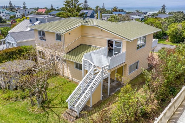 Photo of property in 16 Tamarisk Drive, Riversdale Beach, Masterton, 5872