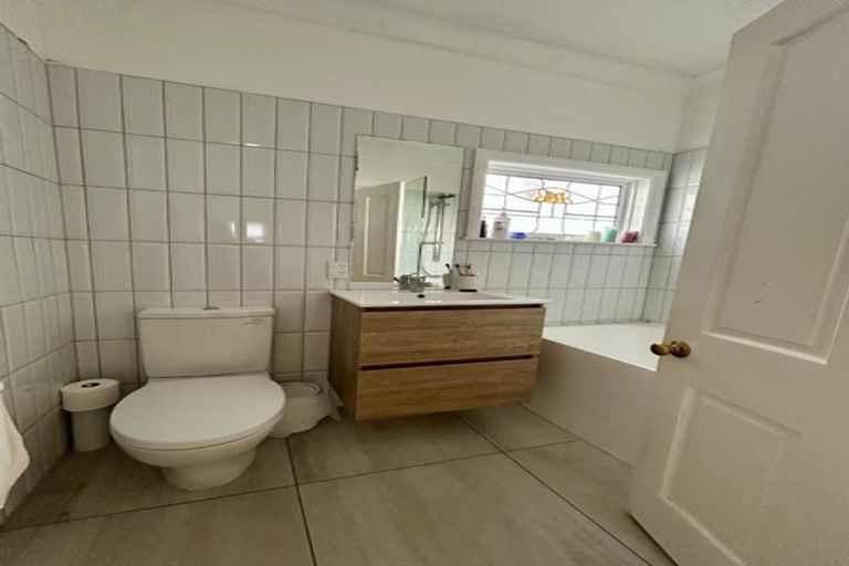 Photo of property in 13 Marine Parade, Eastbourne, Lower Hutt, 5013