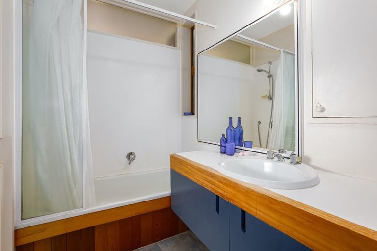 Photo of property in 35b Nikau Road, Point Howard, Lower Hutt, 5013