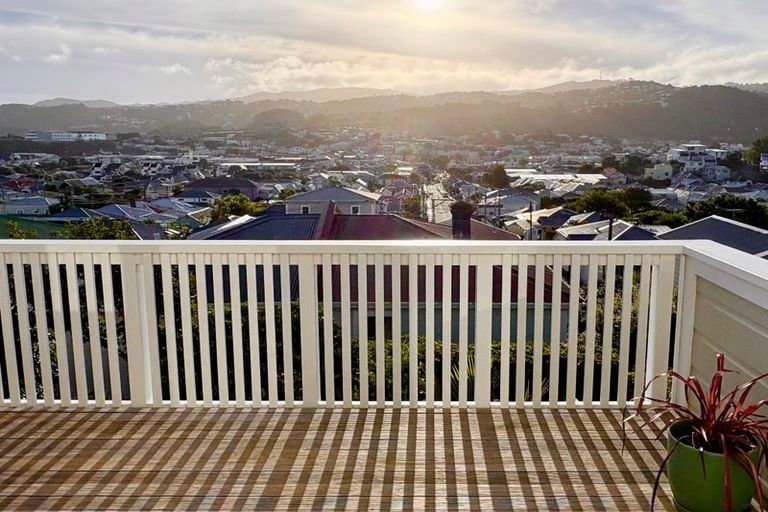 Photo of property in 6 Seddon Terrace, Newtown, Wellington, 6021