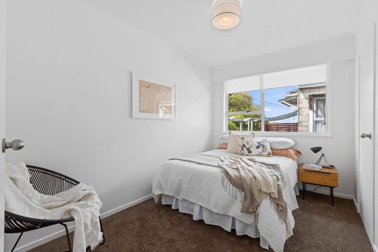 Photo of property in 1/35 Lynwood Road, New Lynn, Auckland, 0600