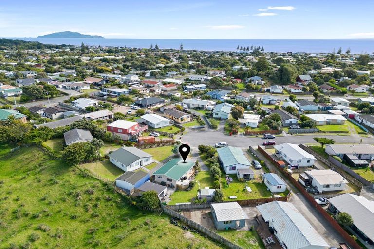 Photo of property in 15 Colenso Place, Otaki Beach, Otaki, 5512