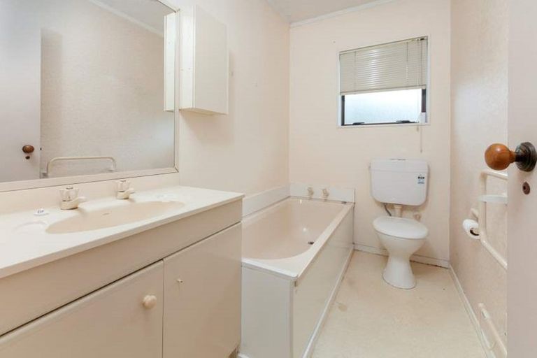 Photo of property in 9/39 Swanson Road, Henderson, Auckland, 0610