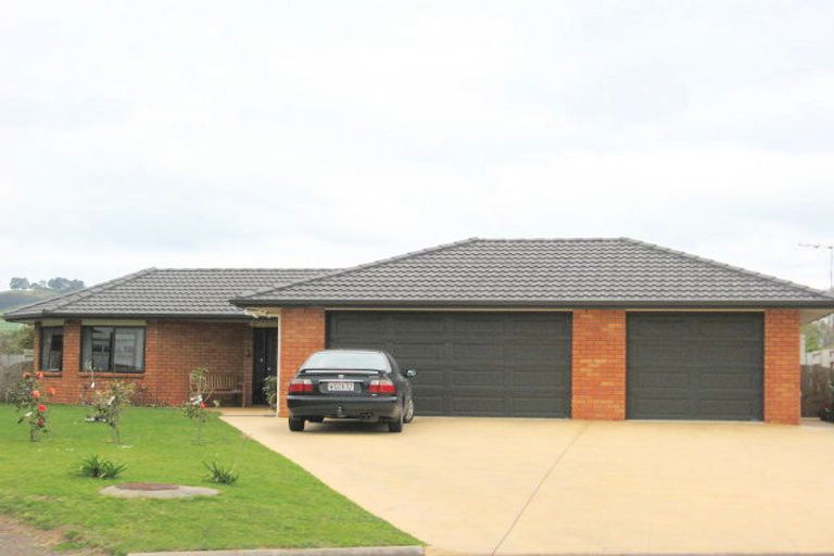 Photo of property in 8 Oribi Place, Whitianga, 3510