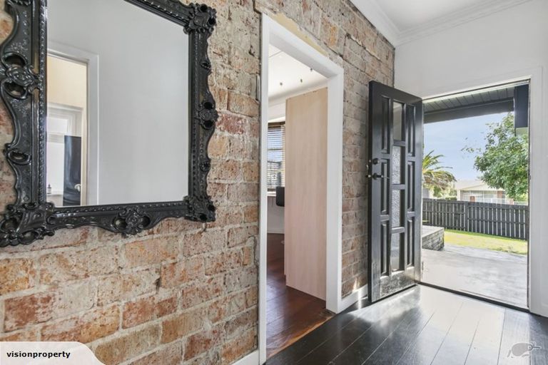 Photo of property in 142 Titirangi Road, New Lynn, Auckland, 0600