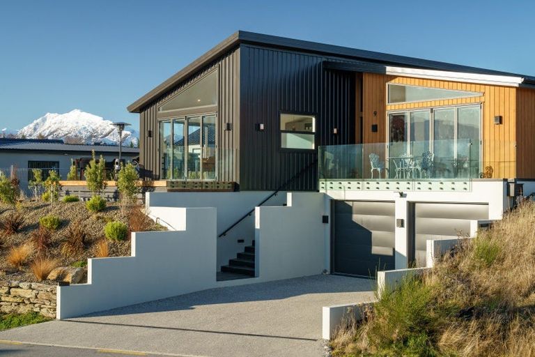 Photo of property in 9 Mcneil Crescent, Wanaka, 9305