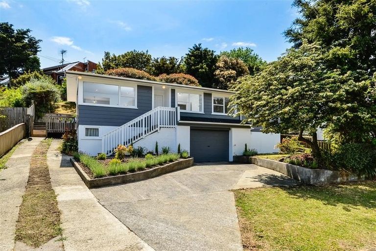 Photo of property in 70 Chilcott Road, Henderson, Auckland, 0612