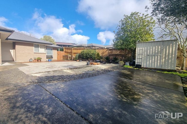 Photo of property in 13 Anna Lane, Glen Eden, Auckland, 0602