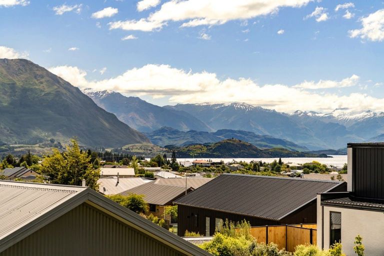 Photo of property in 5 Bovett Place, Wanaka, 9305