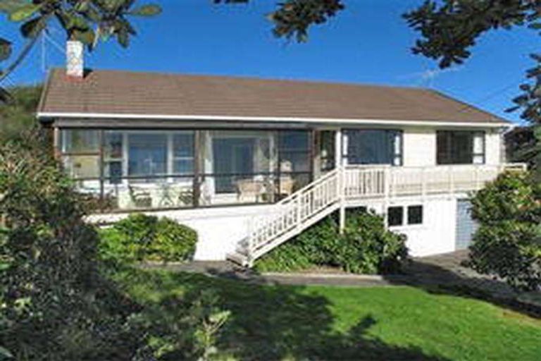 Photo of property in 64 Kahu Road, Paremata, Porirua, 5024