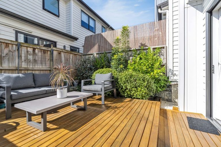Photo of property in 12 Goodfellow Lane, Flat Bush, Auckland, 2019