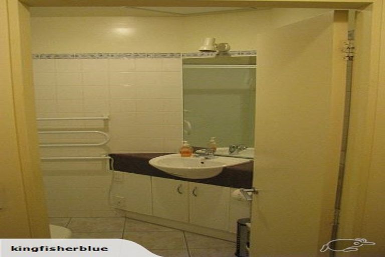 Photo of property in Terrace Garden Apartments, 2e/120 The Terrace, Wellington Central, Wellington, 6011