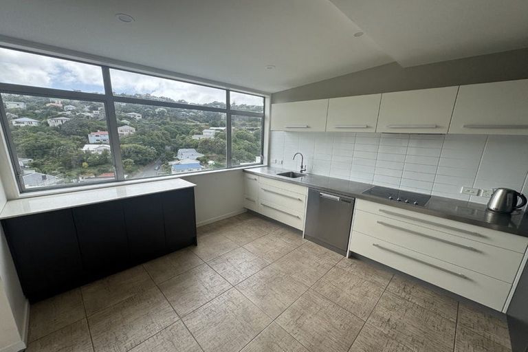 Photo of property in 22 Tiketike Way, Brooklyn, Wellington, 6021