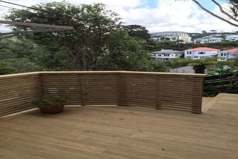 Photo of property in 132a Kelburn Parade, Kelburn, Wellington, 6012