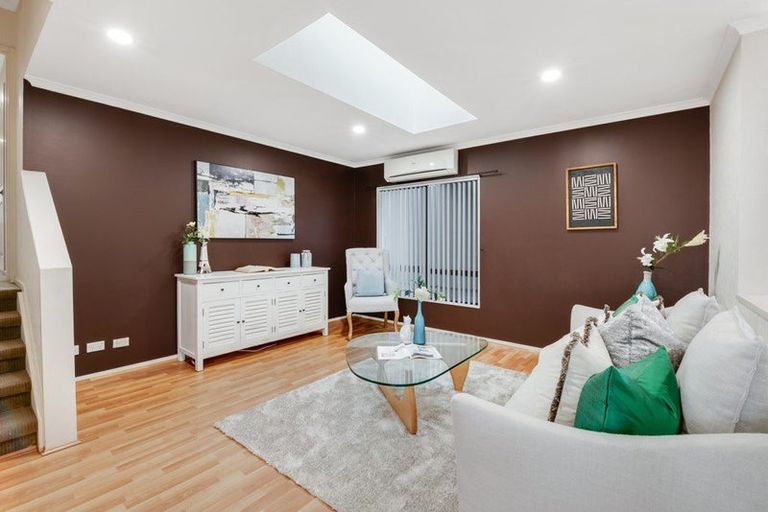 Photo of property in 17 Jacanas Place, Unsworth Heights, Auckland, 0632