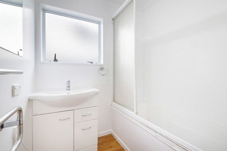 Photo of property in 2/7 Taurus Crescent, Beach Haven, Auckland, 0626