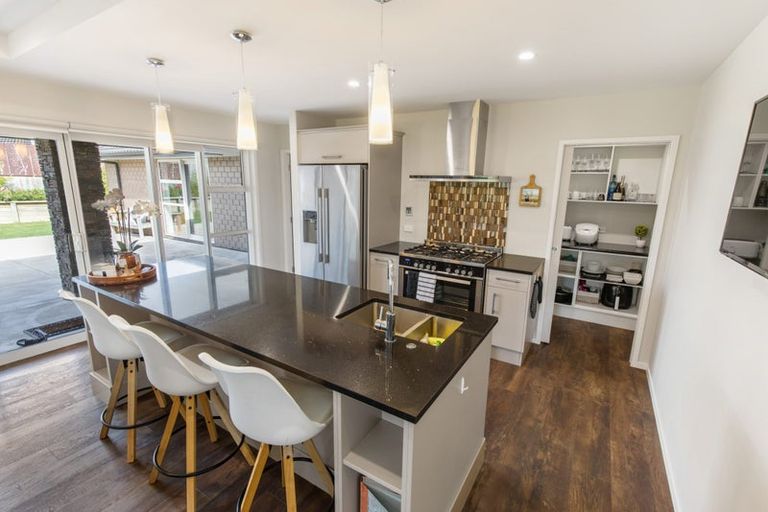 Photo of property in 206 Pacific Drive, Fitzherbert, Palmerston North, 4410