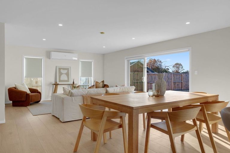 Photo of property in 19a Silverwood Lane, Leamington, Cambridge, 3495
