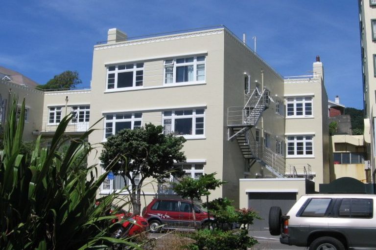 Photo of property in Fountain Court, 5/48 Oriental Parade, Oriental Bay, Wellington, 6011