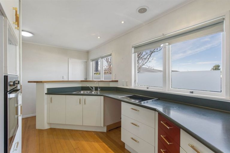 Photo of property in 6 Raines Avenue, Forrest Hill, Auckland, 0620